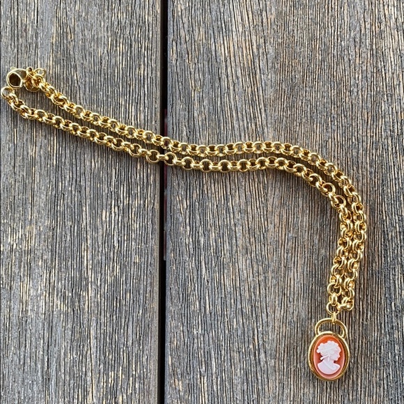 18K gold plated Cameo Necklace - Picture 2 of 2